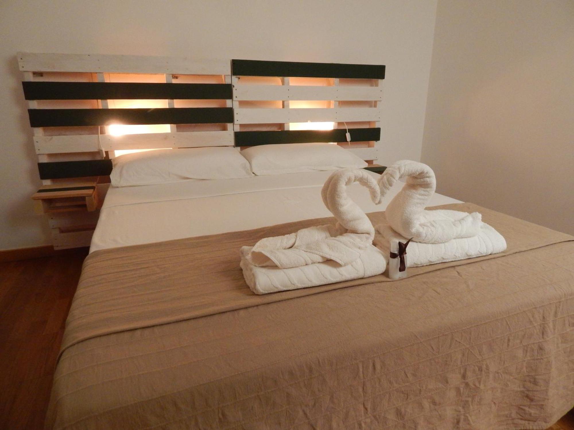 Twenty Seven Degrees Las Palmas Room photo